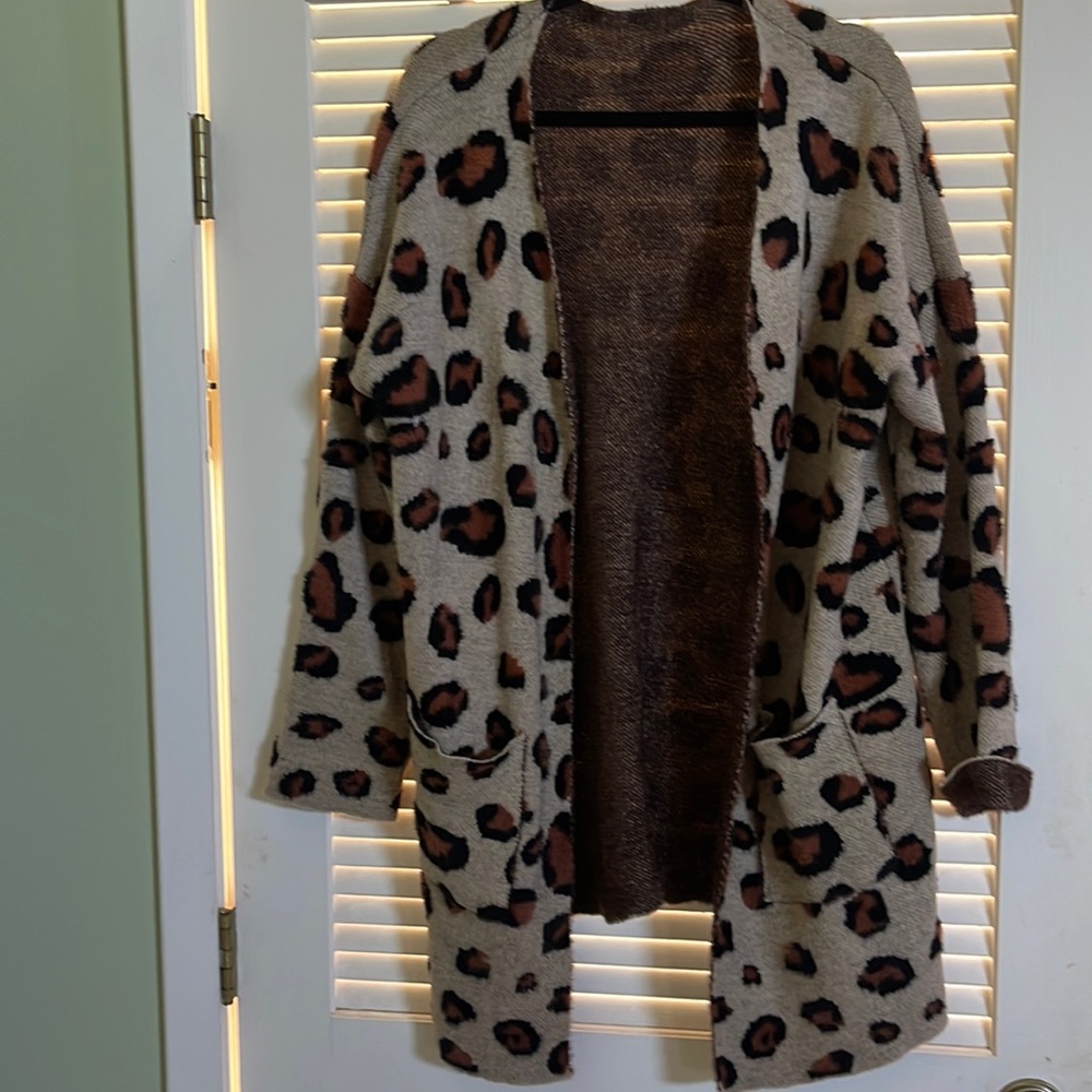Leopard sweater size xl